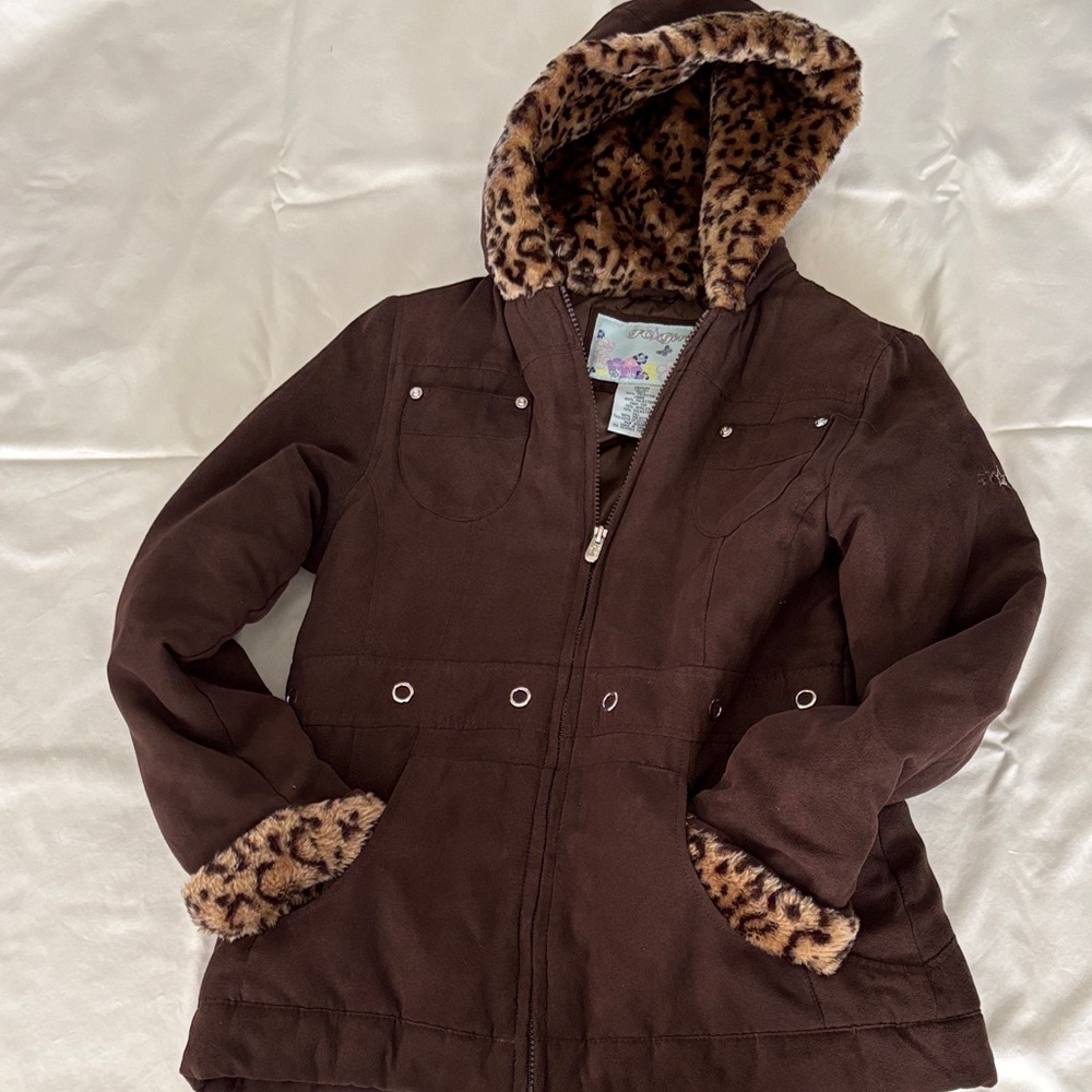 Chic Brown Kids Puffer Jacket with Leopard Accents